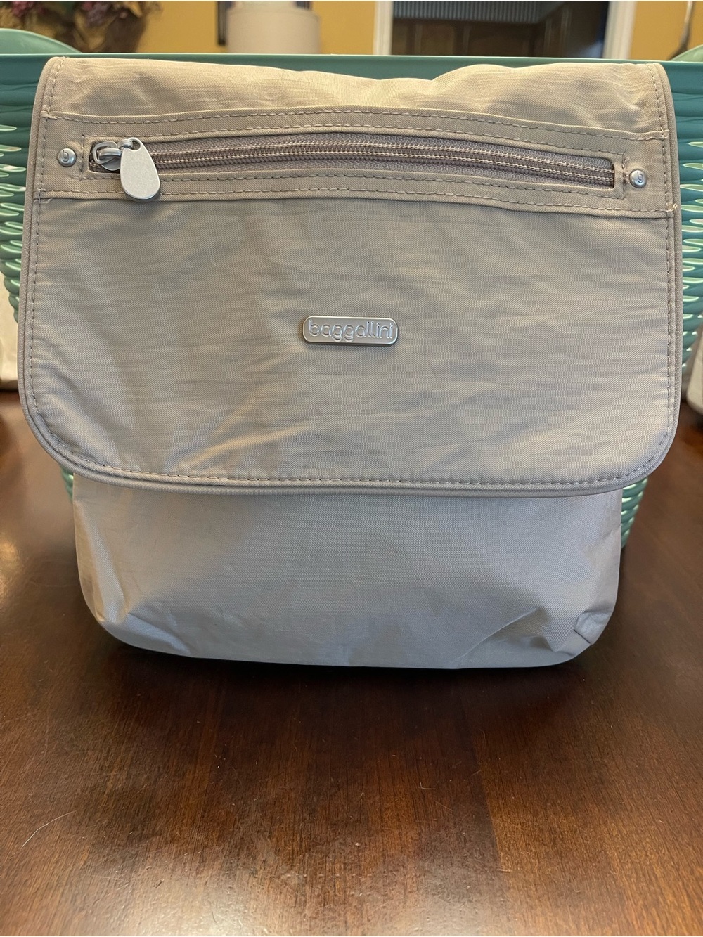 NWOT Baggallini Tan Crossbody Bag Out and About Travel Bag - Picture 6 of 10